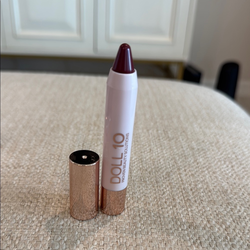 NWT Doll 10 Lip Crayon in I CAN!